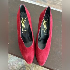 **** Yves Saint Laurent Size 8 VTG Red Suede Pumps Fantastic!